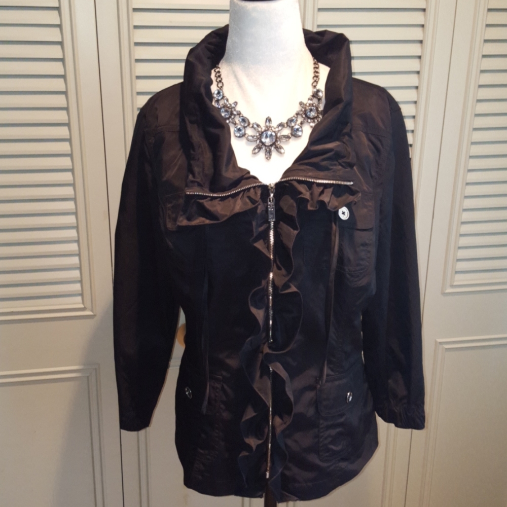 Beautiful black White house black market jacket.